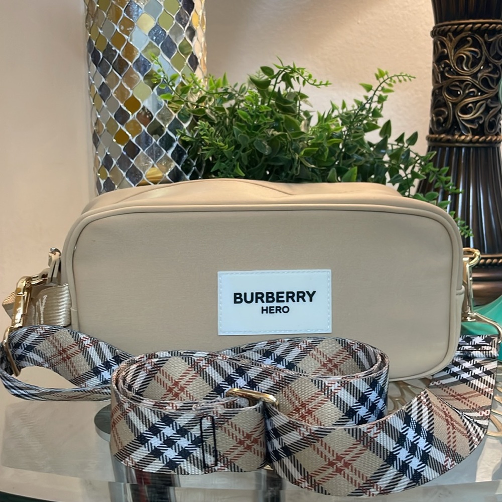 Burberry - Picture 2 of 16